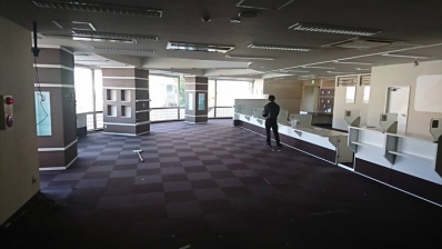 携帯電話ショップ内 2フロア分 店舗内家具什器類残置買取撤去