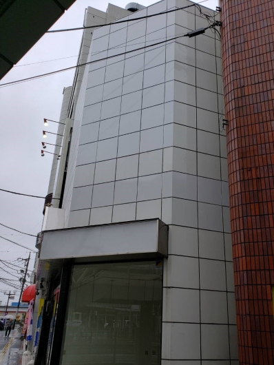 携帯電話ショップ内 不要什器買取撤去作業、外壁改修工事