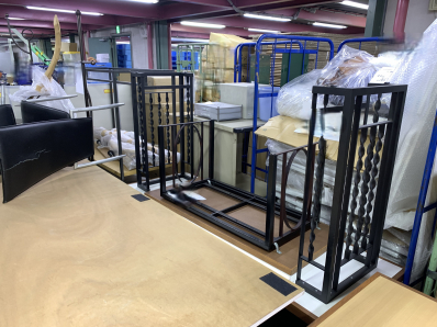 某アパレル企業様　倉庫内不要什器・家具類買取撤去